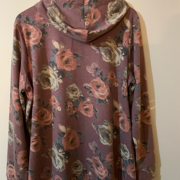 New Sweatshirt - Picture 2 of 4